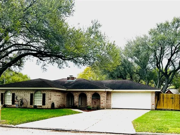 410 Dennis St, Edna, TX 77957