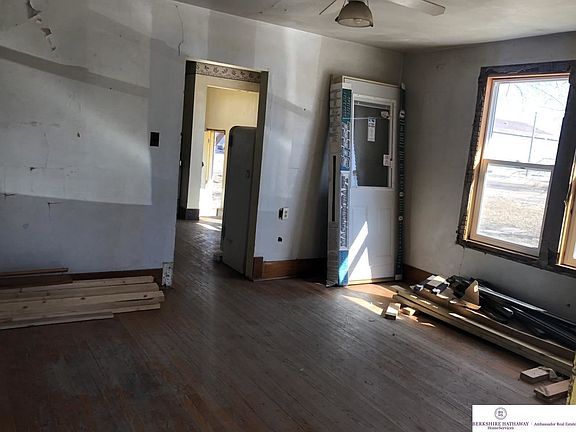 5th image of 825 Scott Ave