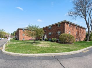 89 Pleasant St APT D4, Medfield, MA 02052