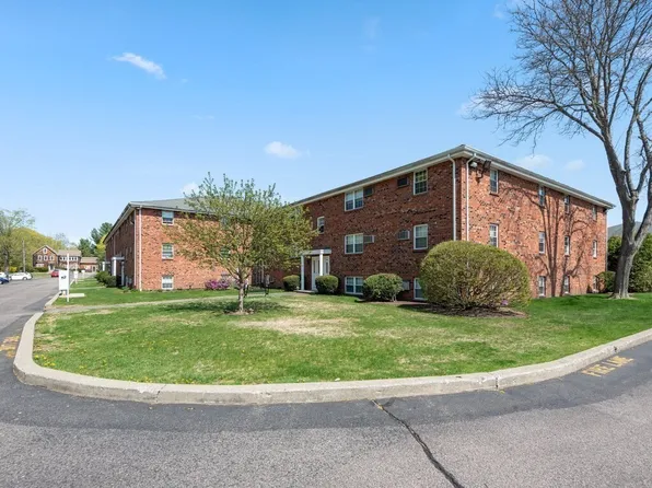 89 Pleasant St APT D4, Medfield, MA 02052