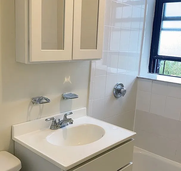 807 - Trefoil Manor — Photo 10