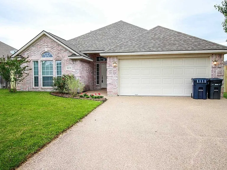 8415 Lauren Dr — Photo 1