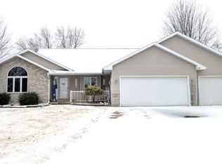 129 E Sienna Ct, Hilbert, WI 54129