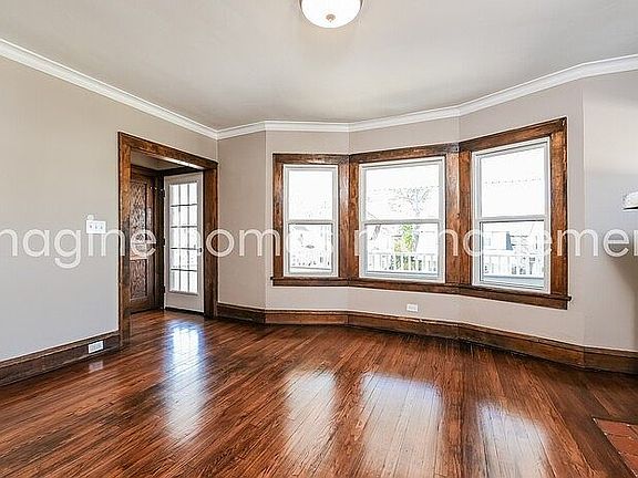 3rd image of 1329 Lakewood Ave