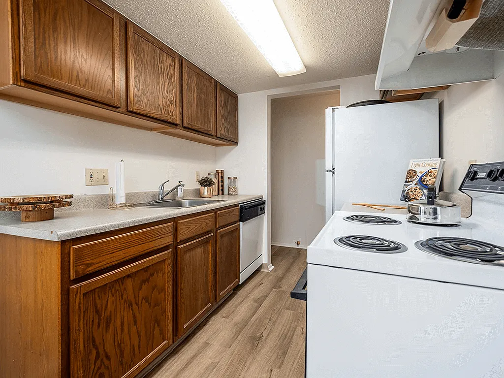 Tanglewood Apartments — Photo 3