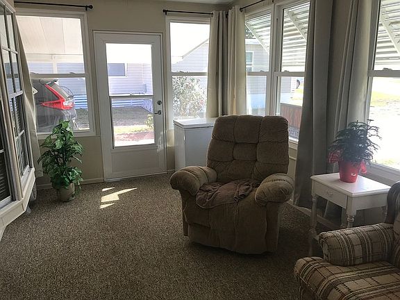 5th image of 38 Rainbow Ln E