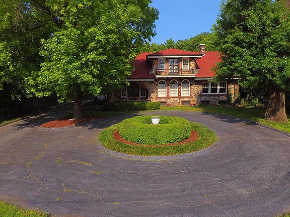3rd image of 4071 Parkview Dr
