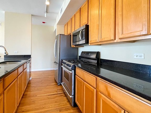 4th image of 3232 N Halsted St APT D502