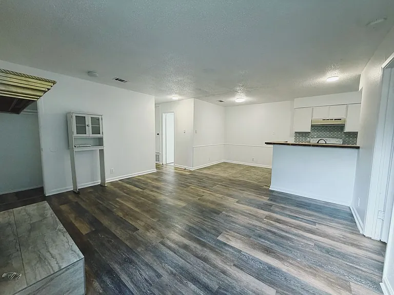 9906 Hundred Oaks Cir #B — Photo 8