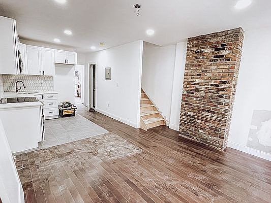 3rd image of 855 Willoughby Ave #A
