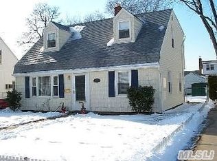 2332 Cedar St, Seaford, NY 11783