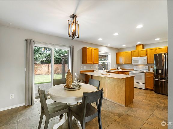 5th image of 1011 West Court