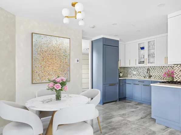 200 East 61st Street image 4 of 27