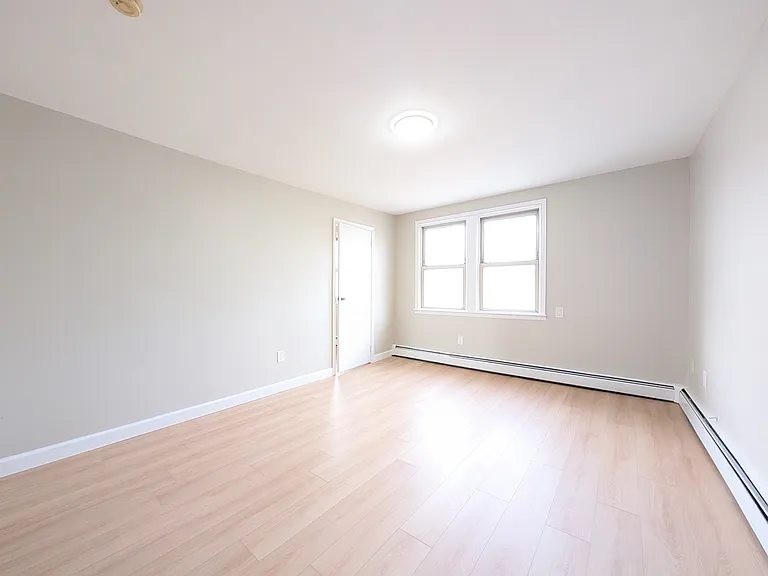 22 Somme St #3 — Photo 2