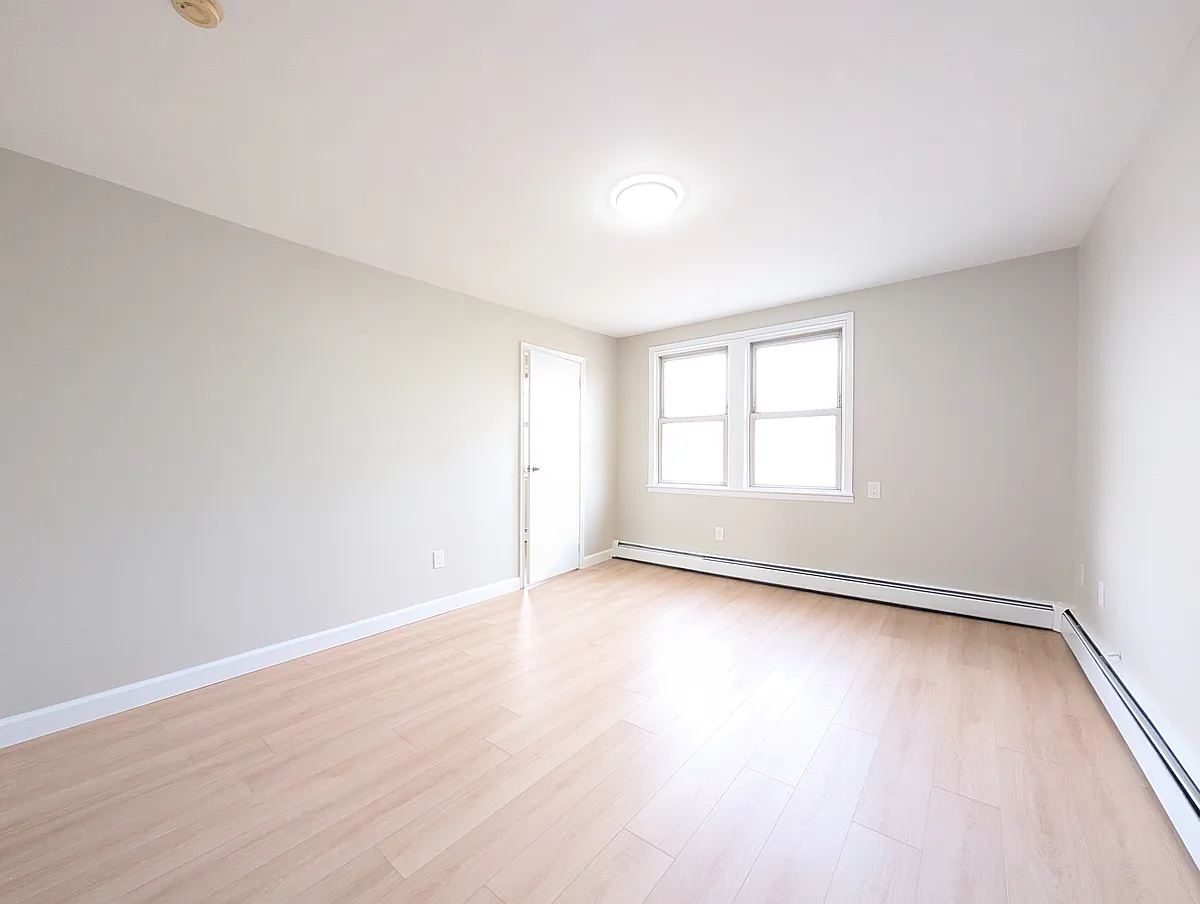 Building Photo - 22 Somme St #3