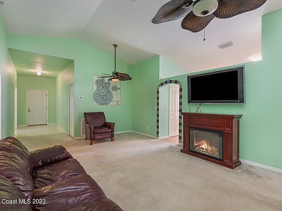 3rd image of 4494 Kenneth Ct