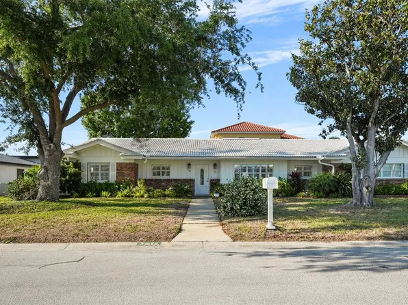 3918 Versailles Dr, Rocky Point, FL 33634