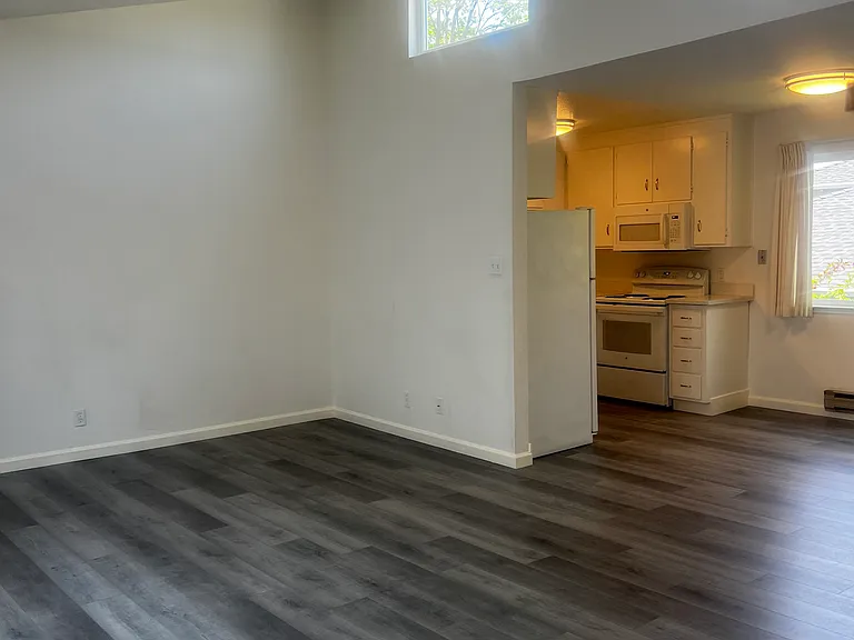 1028 Chula Vista Ave #3 — Photo 2
