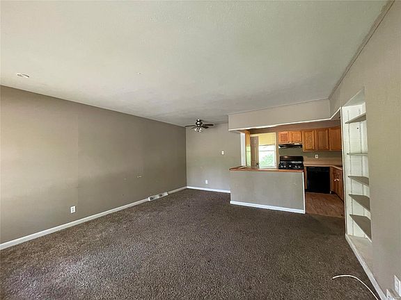 3rd image of 9743 Edgefield Dr
