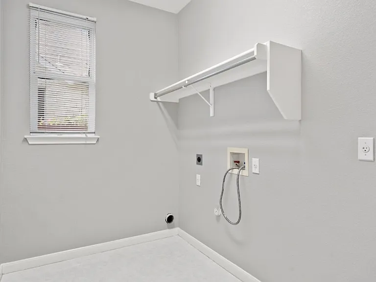 10724 Thoroughbred Dr — Photo 18