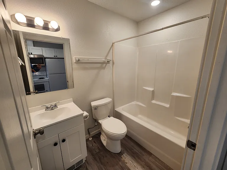 2600 SE Orient Dr #9 — Photo 3