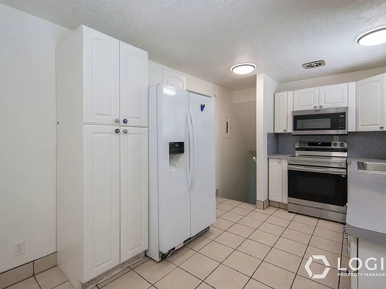 1911 E Cecelia Cir #1911 CECILIA CIRCLE — Photo 11