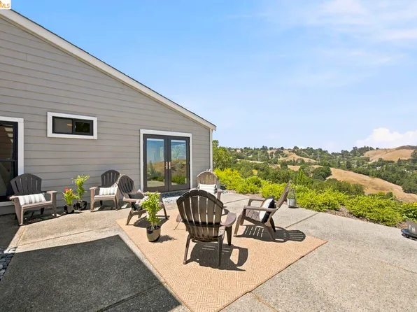 1897 Ascot Dr, Moraga, CA 94556