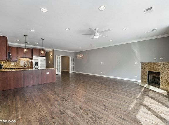 5th image of 1922 S Wabash Ave Unit 2