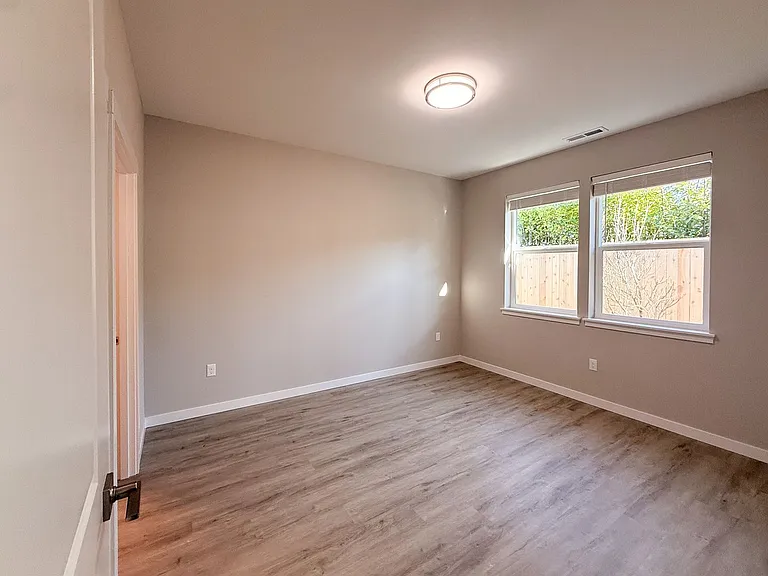 5534-5564 Skyline Rd S — Photo 47