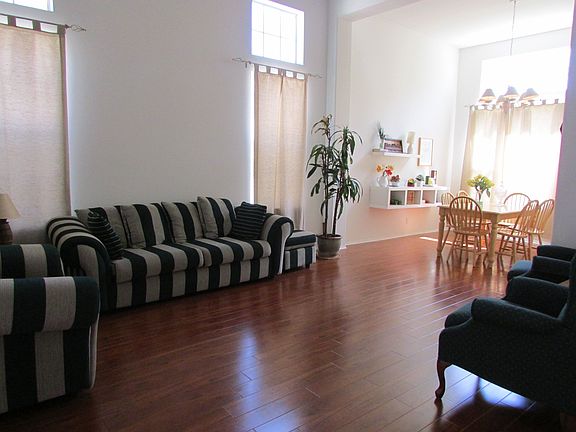 2nd image of 2910 Easton Pl