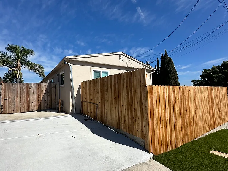 2339 Van Ness Ave #B — Photo 32