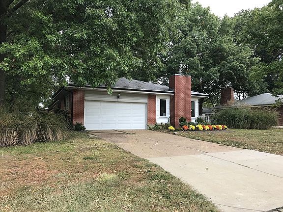 3rd image of 7630 Mayberry Dr