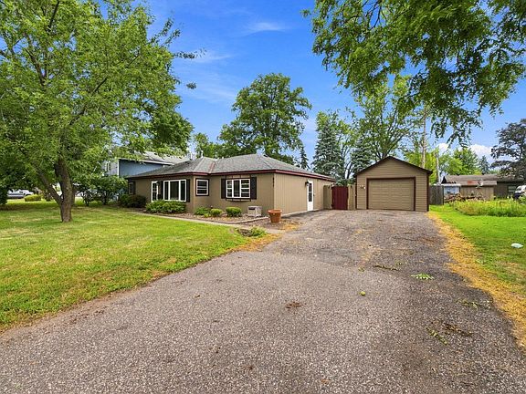 5th image of 851 Brisbin St