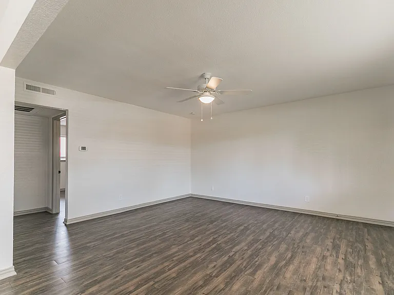 Colony House — Photo 34
