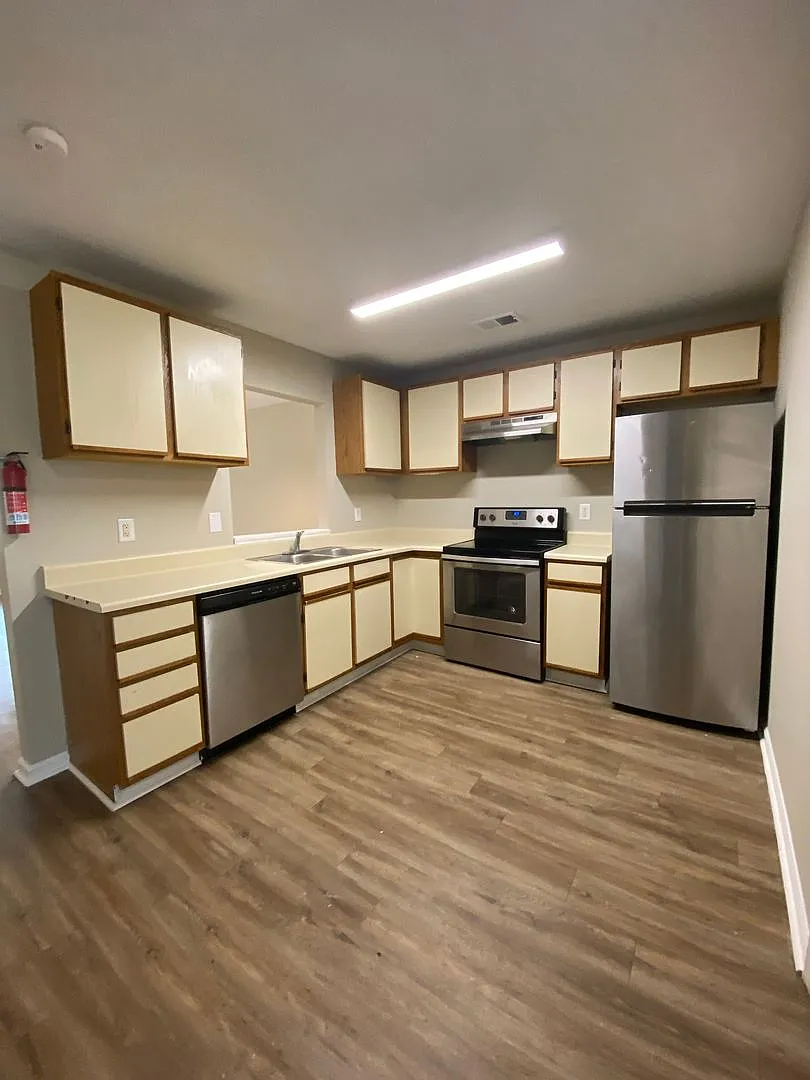 101/105 Cameron Court — Photo 2