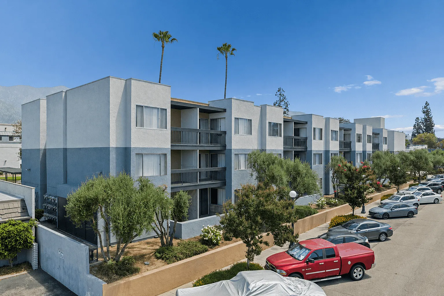 Oak Park Apartments — Photo 1