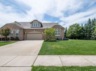 49290 Freestone Dr, Northville, MI 48168