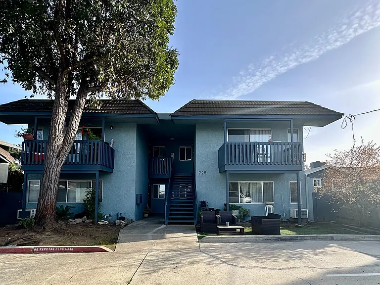 725 Franklin Ave — Photo 1