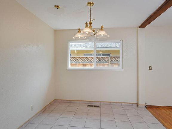 5th image of 2539 Briarwood Dr