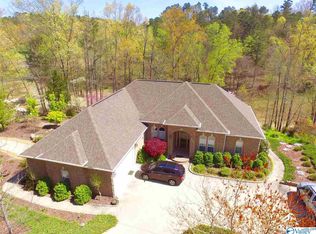 1068 Heritage Dr, Guntersville, AL 35976
