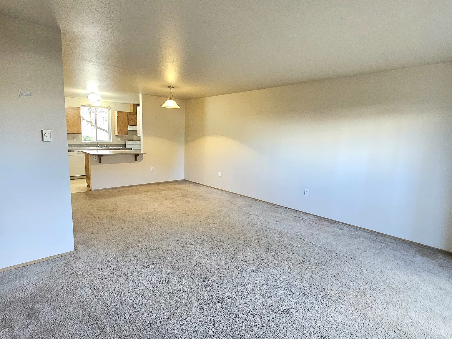 2 bedroom with Den — Photo 4