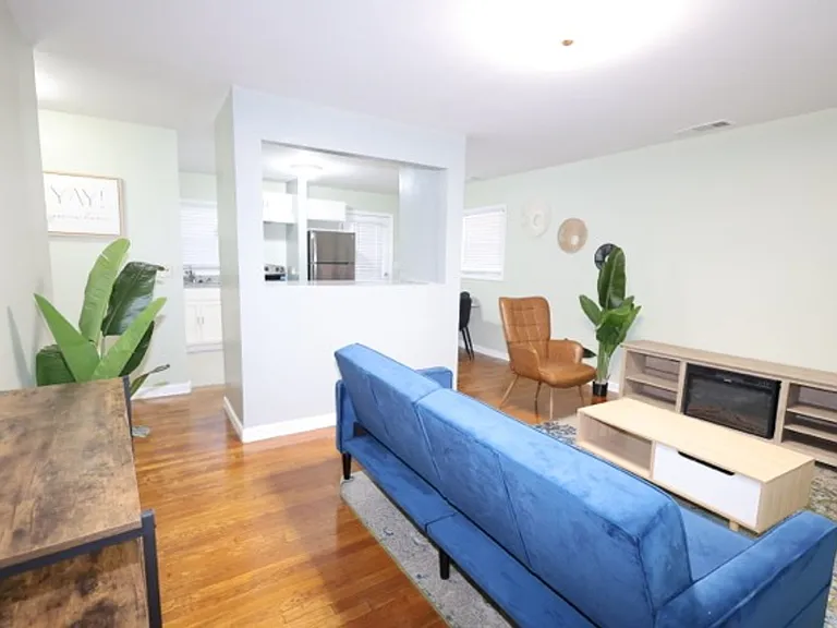 2202 Dering Cir NE #1 — Photo 5