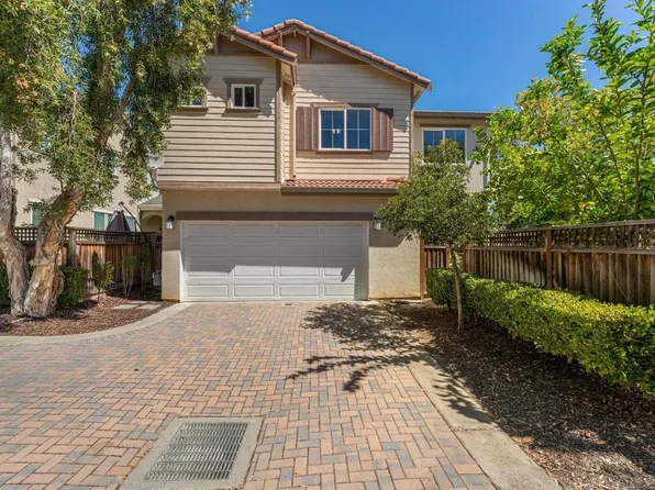 390 Glacier Dr, Martinez, CA 94553