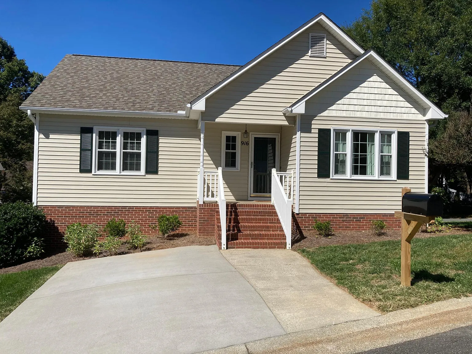 3 bed, 1512 sqft, $1,895 — Photo 1