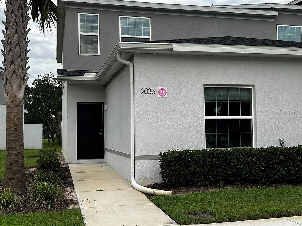 3 bed, 2.5 bath, 1548 sqft, $2,200 — Photo 3