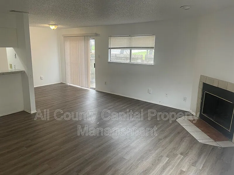3 bed, 1.5 bath, 1312 sqft, $1,345 — Photo 4