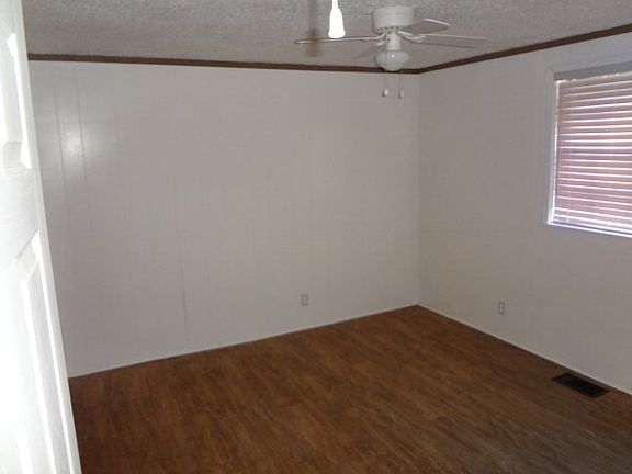3rd image of 2749 Pearl Ave