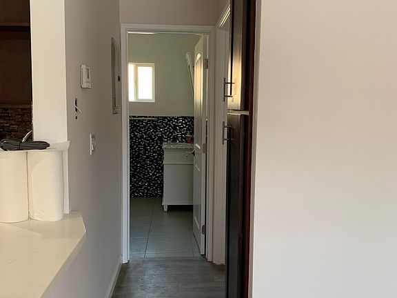 3rd image of 4314 1/2 Allott Ave