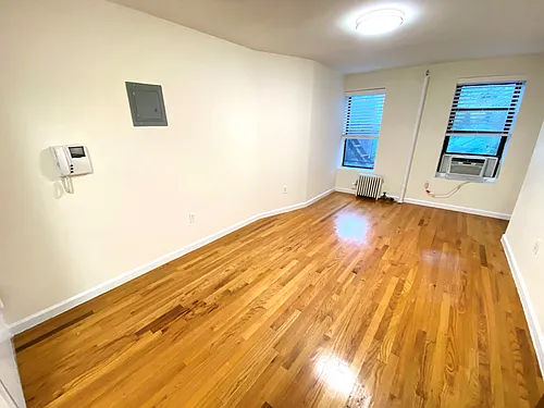 320 E 6th St #10 Photo 1