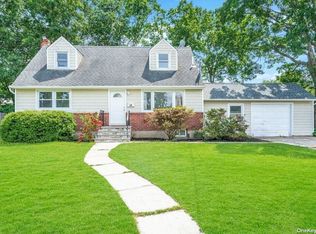 92 27th St, Copiague, NY